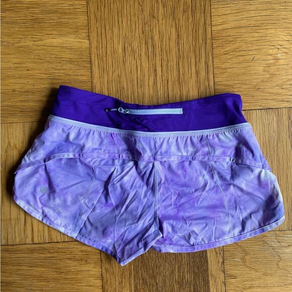 Lululemon Speed Shorts, Spray Dye Cool Breeze Bruised Berry, Size 4, EUC RARE - Picture 4 of 5